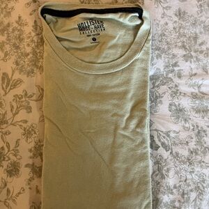 Hollister Men's Olive Short Sleeve Tee